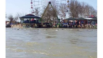 بالفيديو.. غرق 200 شخص نتيجة انقلاب عبارة في نهر دجلة بالعراق