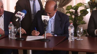 بالصور.. ايرو سبورت يقدم هشام يكن مديرًا فنيًا للفريق في مؤتمر صحفي