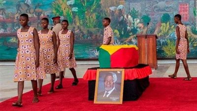 شاهد.. النظرة الأخيرة على جثمان ”كوفي أنان”