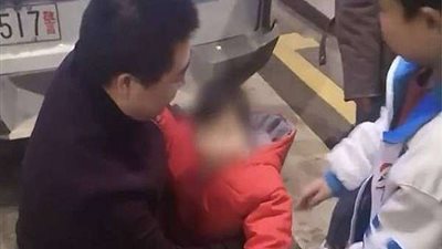 مقابل 6800جنيه.. صيني يبيع ابنته