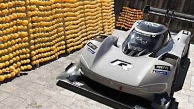 سيارة سباق ”فولكس فاجن” تعمل بـ”عصير الليمون”.. (فيديو وصور)