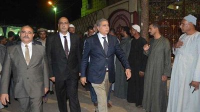 بالصور.. محافظ المنيا ومدير الأمن يقدمان واجب العزاء لأسرة شهيد سيناء
