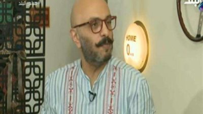 بالفيديو.. مصري يحول قطع سياراته القديمة لتحف فنية