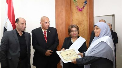 بالصور.. القوى العاملة تكرم 68 أمّا مثالية بالوزارة ومديرياتها