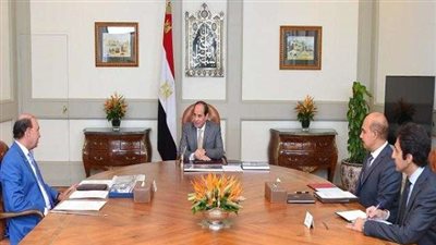 السيسي يجتمع برئيس هيئة قناة السويس