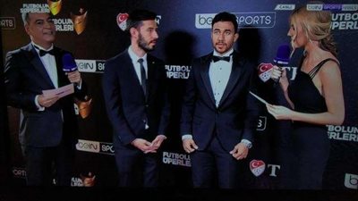 تريزيجيه يصل حفل جائزة أفضل لاعب بتركيا