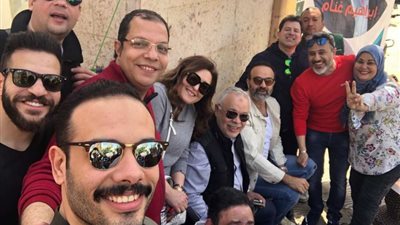 وصول أشرف زكي و4 مرشحين لمقر نقابة المهن التمثيلية لمتابعة الانتخابات