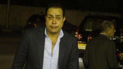 حكيم يصل عزاء ابنة الفنانة عقيلة راتب