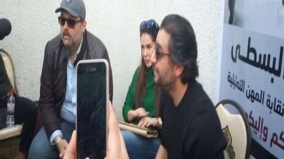 بالصور.. وصول هاني سلامة وبيومي فؤاد لمقر نقابة المهن التمثيلية