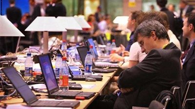 دراسات تؤكد أهمية تقصير أسبوع العمل وتطويل نهايته (فيديو)