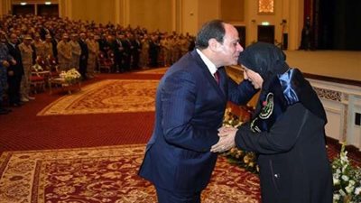 بالفيديو.. السيسي لأمهات الشهداء: 