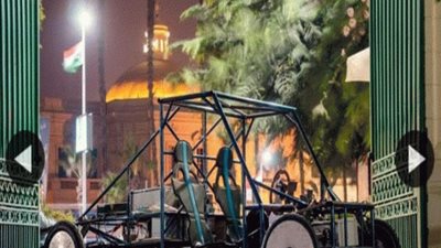 بالصور.. طلاب هندسة القاهرة يبتكرون نموذج سيارة كهربية للتنقل داخل المدن