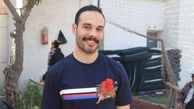 عزوز عادل: أدعم زملائي في انتخابات المهن التمثيلة وأشرف زكي يستحق