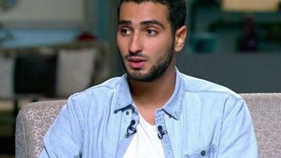 شاهد.. ”محمد الشرنوبي” يتبنى المواهب الشابة عبر ”الفيس”