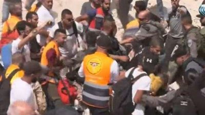 لقطات حية لتعتدي قوات الاحتلال على الرافضين لهدم ”الخان الأحمر”