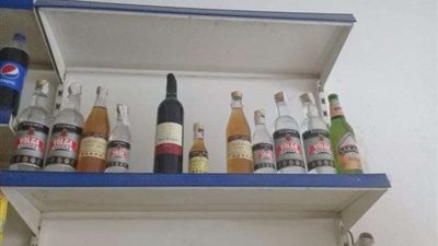 ضبط 1356 عبوة خمور مجهولة المصدر داخل مخزن بدون ترخيص في الإسكندرية