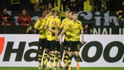 دورتموند يتصدر  «البونديزليجا» بثلاثية في فرانكفورت