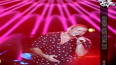 بالصور.. عمرو دياب يشعل حفله الغنائي بالدمام