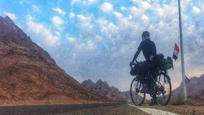 بالصور.. عمر الجلا يواصل جريه من أبو سمبل للإسكندرية