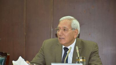 محافظ الدقهلية لرؤساء المدن والأحياء: اسحبوا تراخيص المنافذ