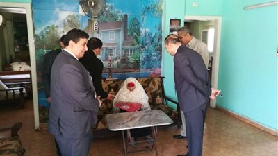 المصريين الأحرار بشبرا يحتفل مع المسنات بعيد الأم