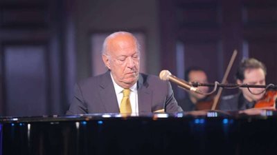 عمر خيرت يرفع دعوي قضائية بعد السطو علي 