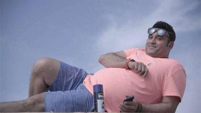 أكرم حسني على ”تويتر“: ”أفضل ممثل كوميدي الحمد لله“