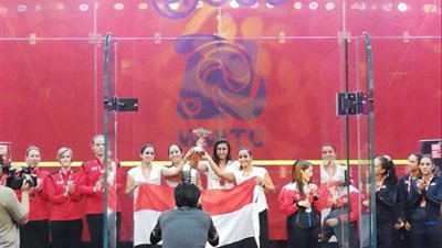 ” جوهر ” و ”الوليلى ” تحتفلان ببطولة العالم للأسكواش