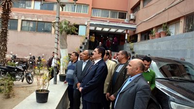 محافظ القليوبية يستمع لمشاكل المواطنين بمركز الخدمات التكنولوجي