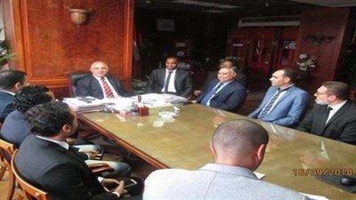 وزير الري يستعرض مع شباب المهندسين تنفيذ المشروعات