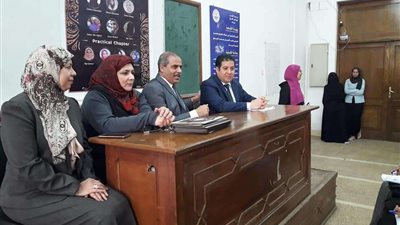 المحرصاوى يكرم طالبات طب أسنان بنات الأزهر بالقاهرة