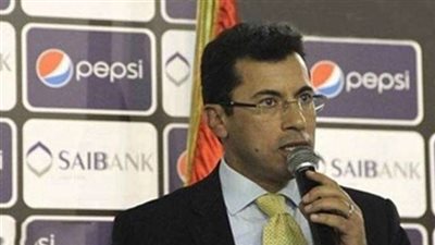 وزير الرياضة يتابع  مباراة المصرى وإتحاد العاصمة بالكونفدرالية