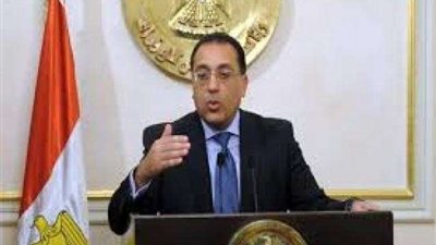 ”مدبولي” يجتمع مع وزير التموين بشأن المناطق اللوجستية