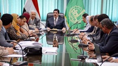 محافظ القليوبية يشهد فتح المظاريف لتخصيص 8 قطع أراضي للاستثمار بالشروق