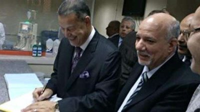 محافظ بني سويف  يشكر أطباء الكلى الصناعية بمستشفي التأمين الصحي