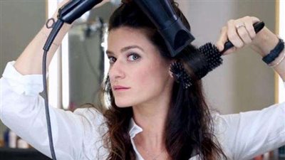 مجفف الشعر يسبب أمراض الشيخوخة للرجال والنساء