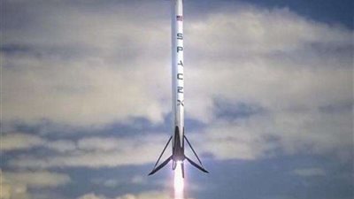 ملياردير ياباني في رحلة فضائية للقمر