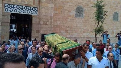 شاهد.. لحظة خروج جثمان جميل راتب من جامع الأزهر