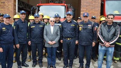 محافظ بورسعيد يتفقد مبنى الحماية المدنية ويشيد بجهود العاملين به