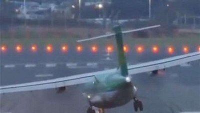 رياح عاتية تمنع طائرة من الهبوط في أيرلندا