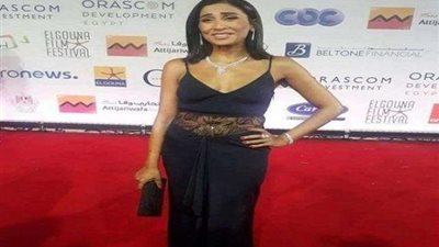 تعرف على.. رأي ناقد الموضة محمد كمال في إطلالة دينا الشربيني