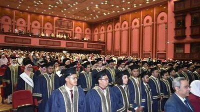 بالصور.. طب بنات الأزهر تحتفل بتخريج دفعة جديدة من الطبيبات الماليزيات
