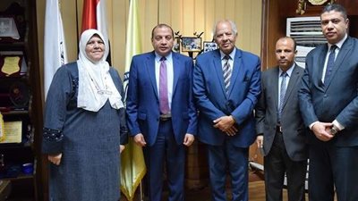 رئيس جامعة بني سويف يستقبل لجنة القياس لمراجعة نظم الاختبارات والتصحيح