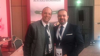 طبيب مصري يشارك في أبحاث وملتقيات الحقن المجهري بباريس