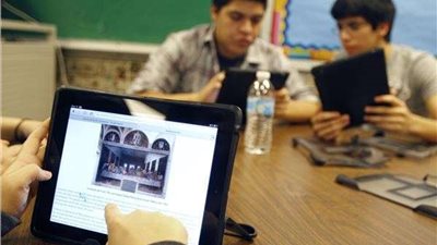 بدء الامتحان الإلكتروني في اللغة الأجنبية لطلاب أولى ثانوي