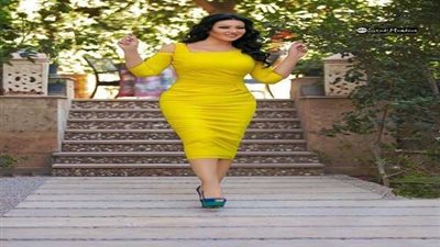 بعد خبر انفصالها.. سمية الخشاب تتألق بفستان قصير أصفر