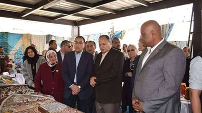 رئيس الوزراء يستمع لمطالب منتجي السجاد بالفيوم