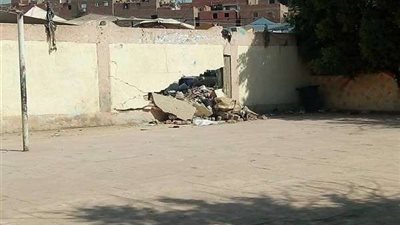 النيابة تعاين موقع انهيار سور إحدى مدارس المطرية