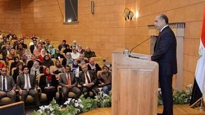 وزير الطيران المدني يلتقي العاملين بهيئة الأرصاد الجوية