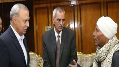 الأب المثالي يروي قصة كفاحة لتربية بناته الكفيفات